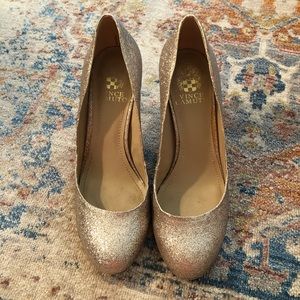 Vince Camuto Gold Glitter Round-Toe Heels Size 7